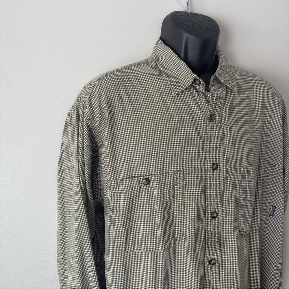 Patagonia Organic Cotton Mens Button Down Shirt - Large